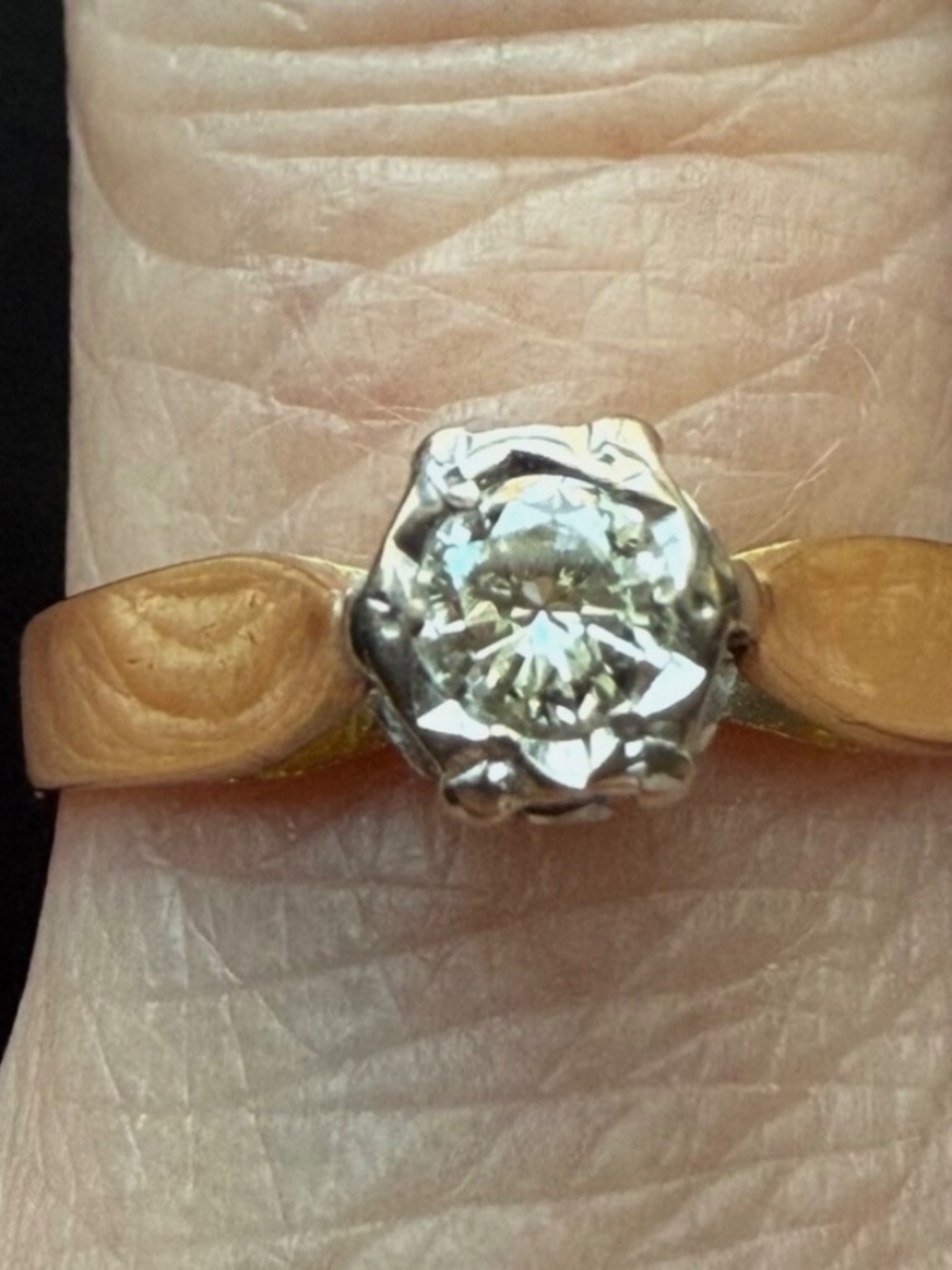 750/18K Yellow Gold Diamond Ring Solitaire Diamond Round Cut 0.15 ct Size 5.5 - Picture 5 of 12